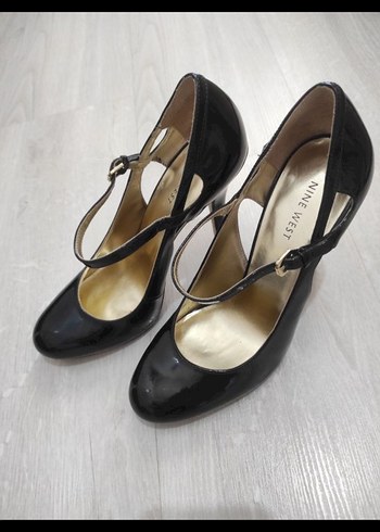 Ninewest Siyah Parlak Tokalı Stiletto