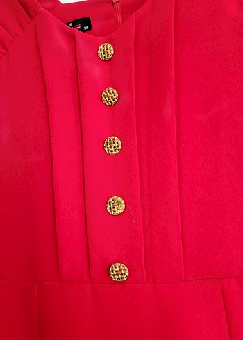 Kırmızı Düğmeli V Yakalı Midi Elbise - Görsel 3