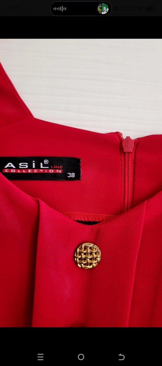 Kırmızı Düğmeli V Yakalı Midi Elbise - Görsel 2