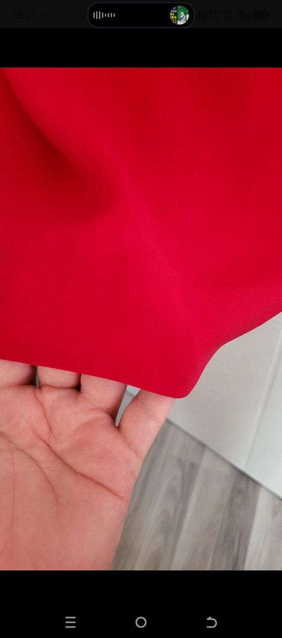 Kırmızı Düğmeli V Yakalı Midi Elbise - Görsel 4