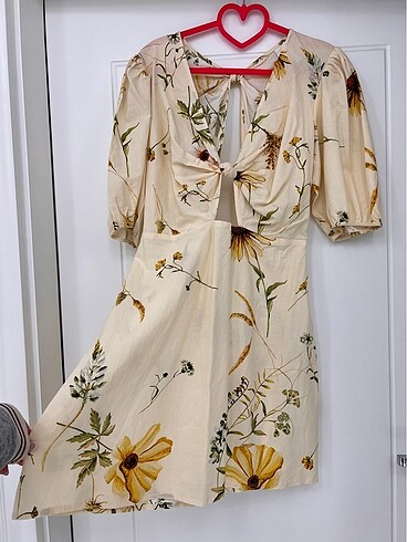 Göğüs ve sırt detaylı H&M elbise