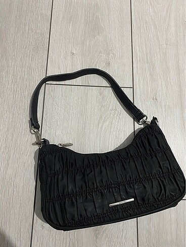 Bershka Kol Çantası