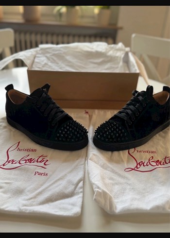 42 Beden Christian Louboutin temiz