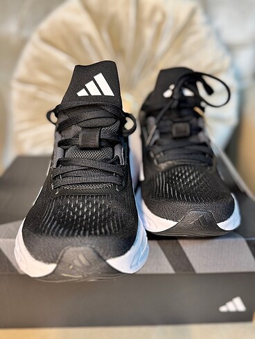 Adidas Questar