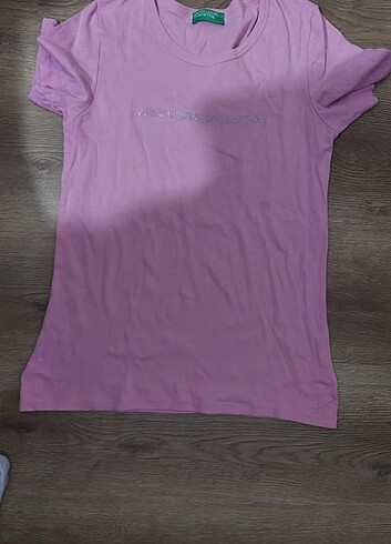 Benetton Marka tişört, terletmez. 