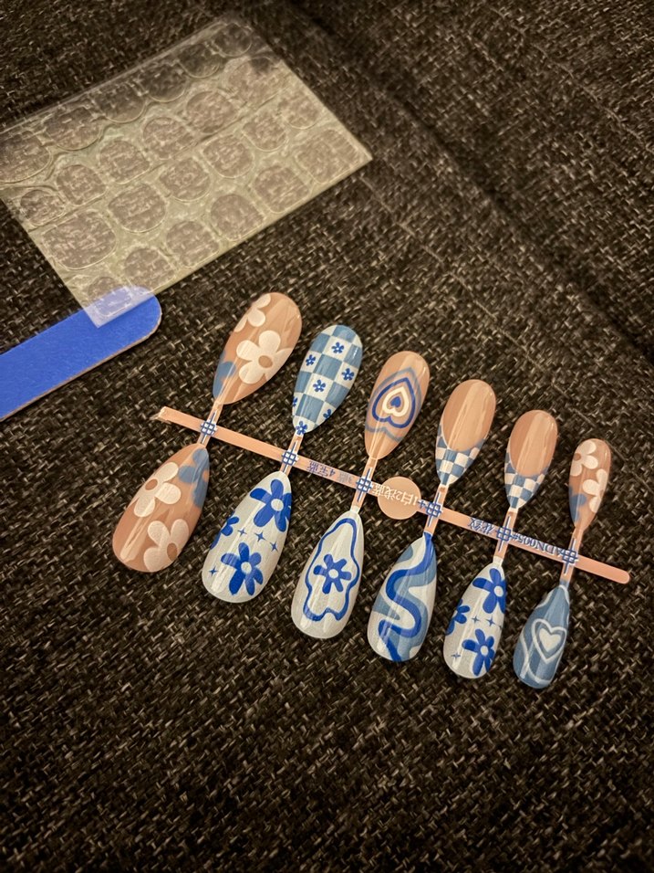 Mavi Desenli Takma Tırnak - Görsel 2