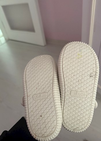 Beyaz Nakışlı İlk Adım Kız Ayakkabısı - Görsel 3