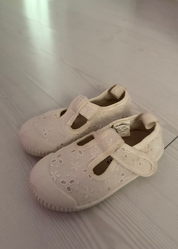 Beyaz Nakışlı İlk Adım Kız Ayakkabısı - Görsel 4