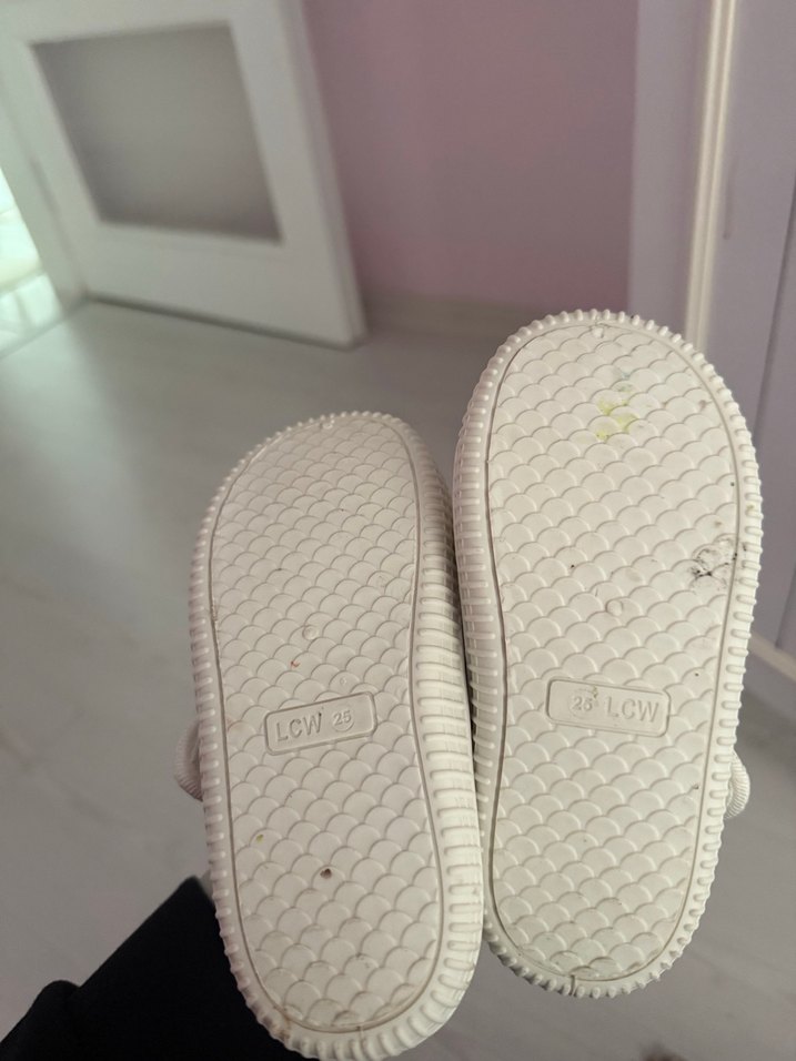 Beyaz Nakışlı İlk Adım Kız Ayakkabısı - Görsel 3