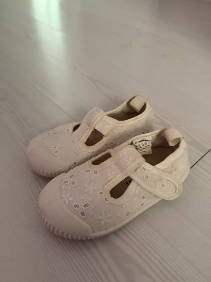 Beyaz Nakışlı İlk Adım Kız Ayakkabısı - Görsel 4