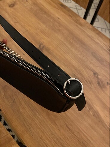  Beden siyah Renk Stradivarius Kol Çanta Zımbalı