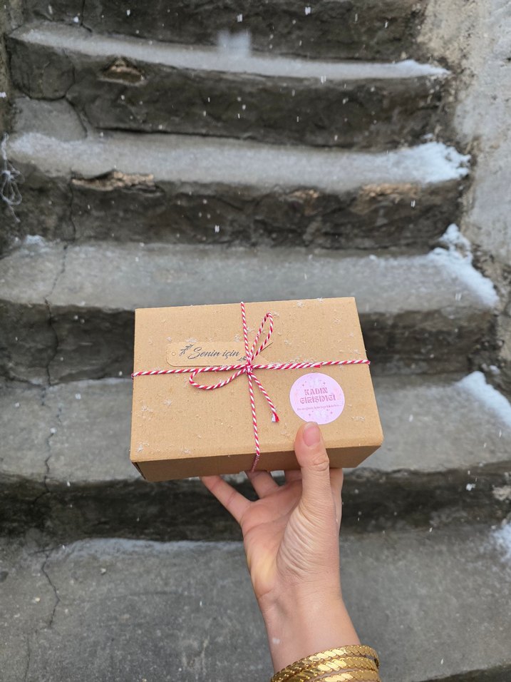 Altın Renkli Hediye Kutusu - Görsel 5