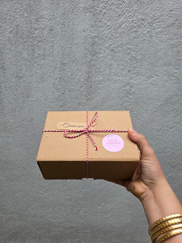 Altın Renkli Hediye Kutusu - Görsel 4