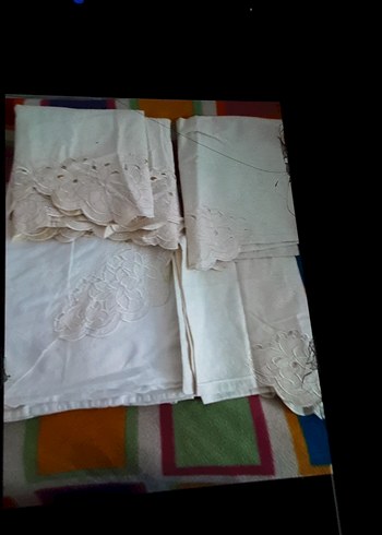 Diğer İşlemeli Beyaz Nevresim ve Çarşaf Takımı