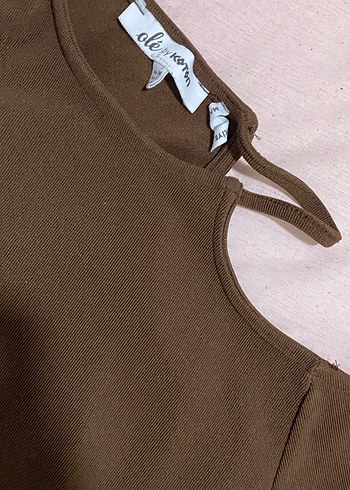 omuz dekolteli baby tee - Görsel 2