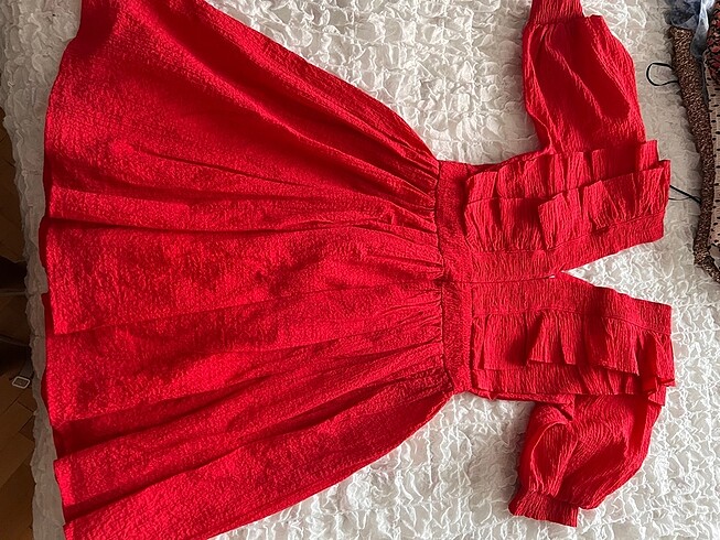xs Beden H&M kırmızı farbalalı elbise