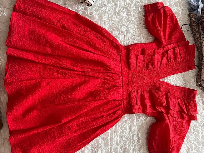 xs Beden kırmızı Renk H&M kırmızı farbalalı elbise