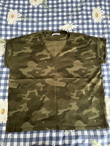 Pull and bear tshirt