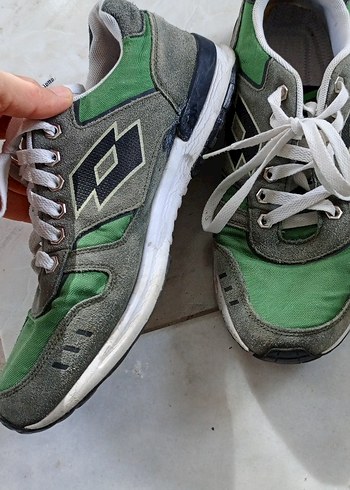 Gri ve yeşil erkek spor ayakkabı - Görsel 4