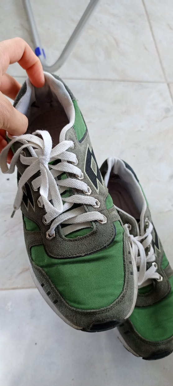 Gri ve yeşil erkek spor ayakkabı - Görsel 2