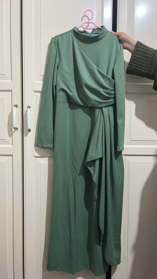Yeşil Drapeli Uzun Kadın Elbise - Görsel 3