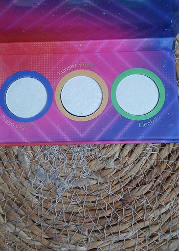 Avon Sunset Beats Parlak Göz Farı Paleti - Görsel 2