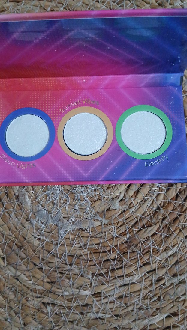 Avon Sunset Beats Parlak Göz Farı Paleti - Görsel 2