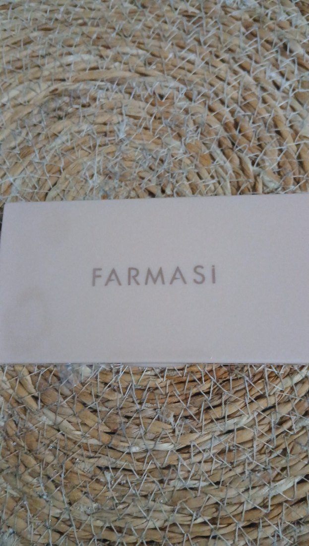 Bej Tonlarda Aydınlatıcı ve Kapatıcı Paleti - Görsel 2