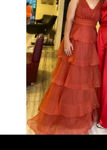 Uzun Kırmızı Fırfırlı V Yakalı Abiye Elbise - Görsel 2