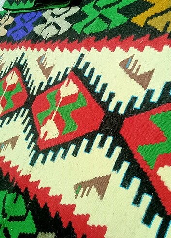 El dokuması kilim