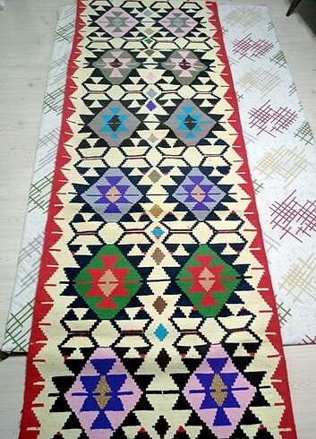 El dokuması kilim