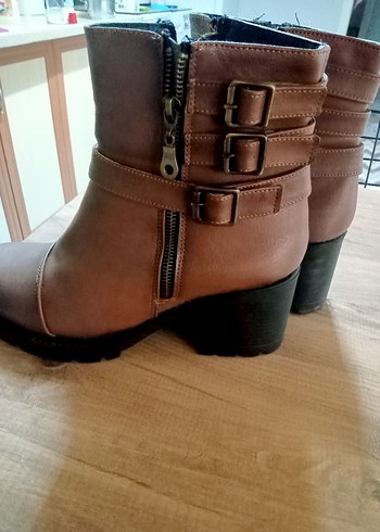 Kahverengi Tokalı Kadın Botu - Görsel 2