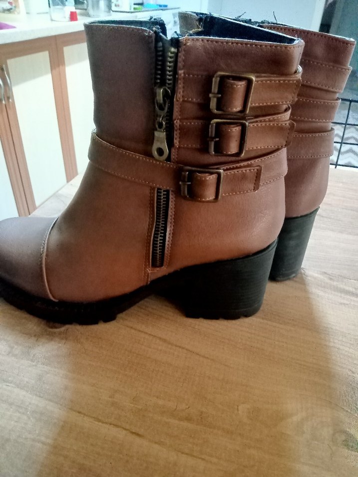 Kahverengi Tokalı Kadın Botu - Görsel 2