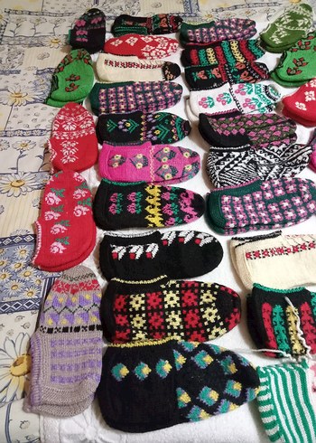 Renkli El Örgüsü 5 şişle örülmüş patikler
adet fiyatirdir - Görsel 2