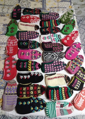 Renkli El Örgüsü 5 şişle örülmüş patikler
adet fiyatirdir - Görsel 3