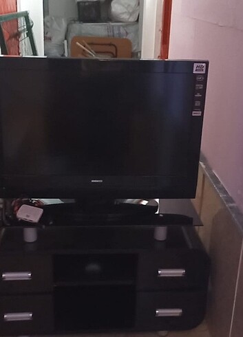 (GEL AL)1Adet tek kişilik koltuk 1Adet 82 ekran Beko televizyon 