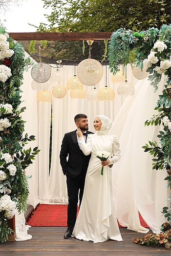 Beyaz nikah elbisesi