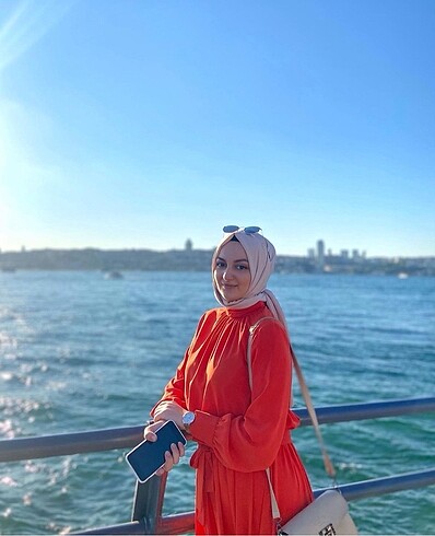Turuncu Elbise