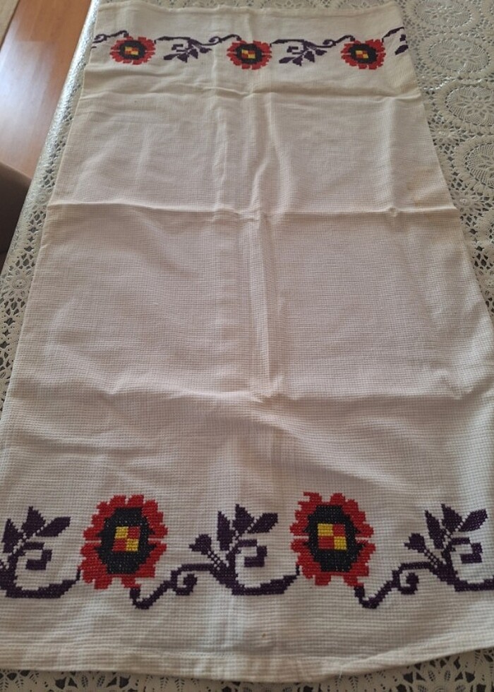 El işi kanaviçe işlemeli yastık kılıfı  - Görsel 2