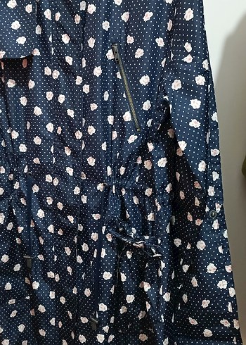 Kadın Lacivert Puantiyeli Uzun Yağmurluk - Görsel 3