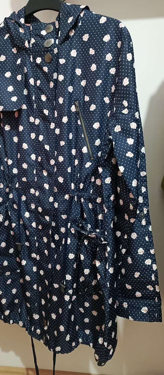 Kadın Lacivert Puantiyeli Uzun Yağmurluk - Görsel 3