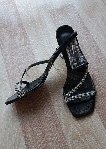 Taşlı Siyah Yılan Desenli Stiletto Terlik - Görsel 3