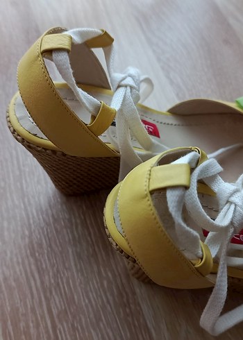 Sarı Çiçekli Fırfırlı Dolgu Topuklu Espadril - Görsel 5