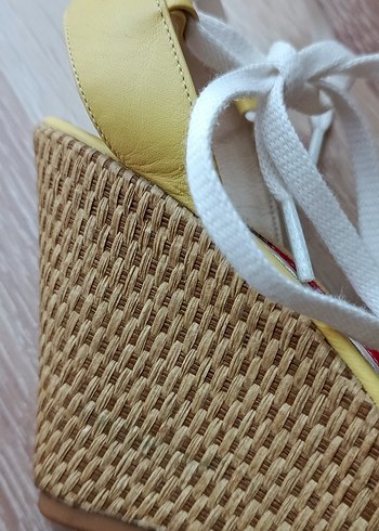 Sarı Çiçekli Fırfırlı Dolgu Topuklu Espadril - Görsel 4