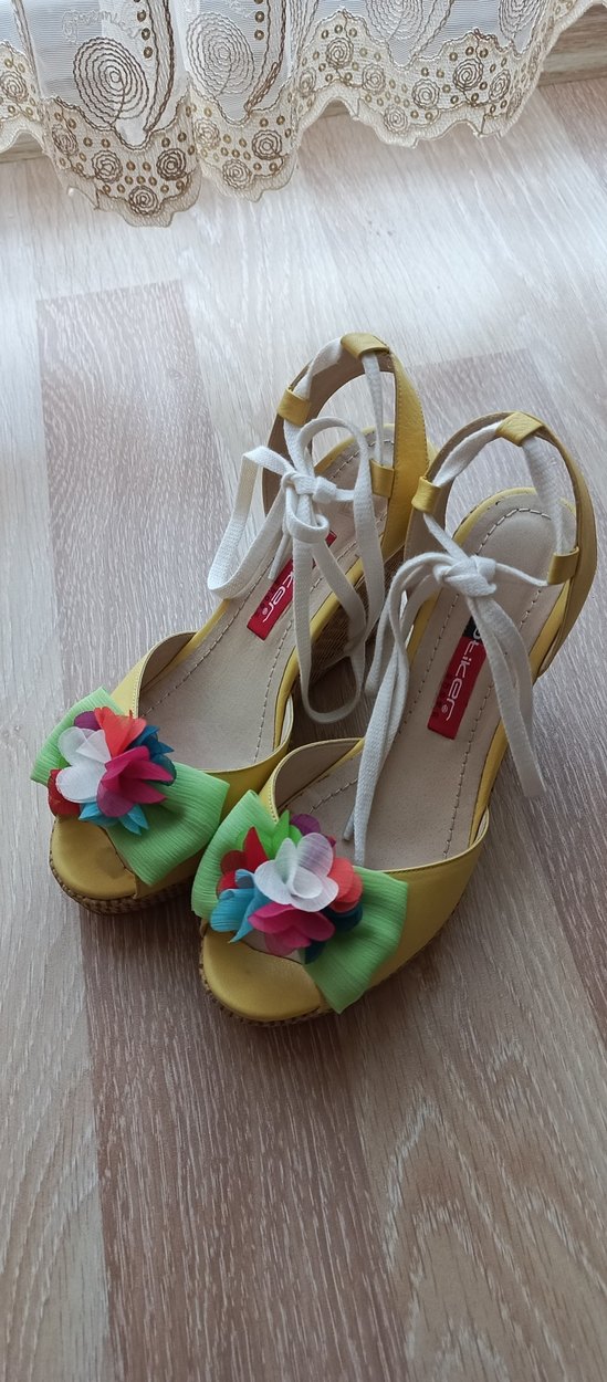 Sarı Çiçekli Fırfırlı Dolgu Topuklu Espadril - Görsel 2