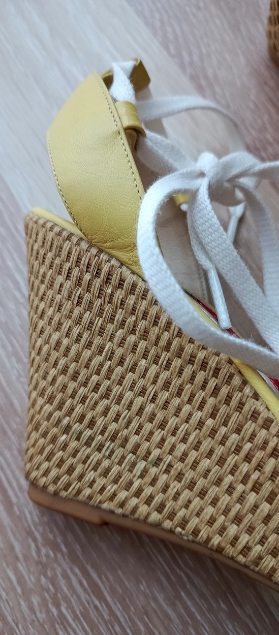 Sarı Çiçekli Fırfırlı Dolgu Topuklu Espadril - Görsel 4