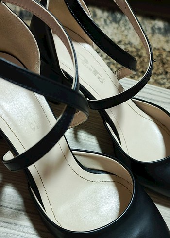 Siyah Tokalı Kadın Topuklu Ofis Ayakkabısı - Görsel 2