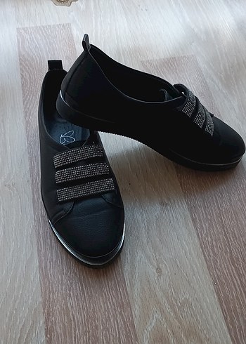 Siyah taşlı tokalı spor şık kadın ayakkabı - Görsel 2