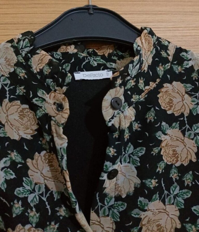 Bohem Tarzı Düğmeli V Yaka Elbise - Görsel 2