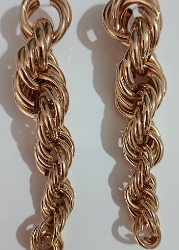 Zincir Detaylı Uzun Gold Küpe - Görsel 2